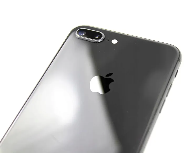 smartfon-apple-iphone-8-plus-256gb-wybor-kolorow-material-szklo-tworzywo-sztuczne