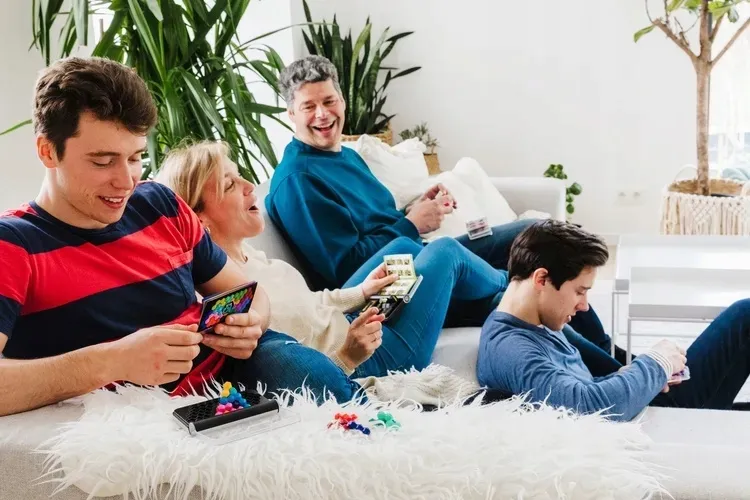 gra-logiczna-iuvi-games-iq-six-pro