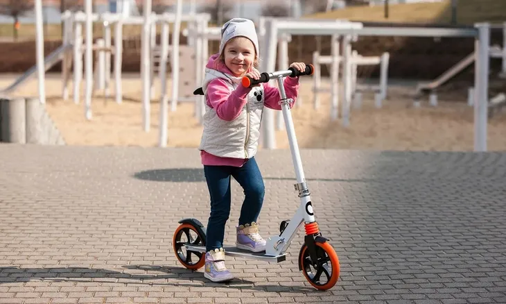 lionelo-luca-hulajnoga-skladana-duze-kauczukowe-kola-amortyzator-do-100-kg-amortyzacja-przod