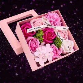 mydlane-roze-w-pudelku-flower-box-kwiaty-prezent-na-walentynki-dla-niej