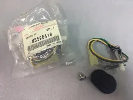 czujnik-krancowy-domykania-drzwi-mitsubishi-colt-l200-mb598418