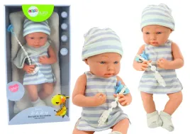 lalka-bobas-w-bialo-niebieskim-ubranku-czapeczka-smoczek-sliniaczek-koldra