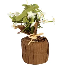 dekoracja-wiosenna-kompozycja-drobne-kwiaty-biala-gotowa-ozdoba-na-stol