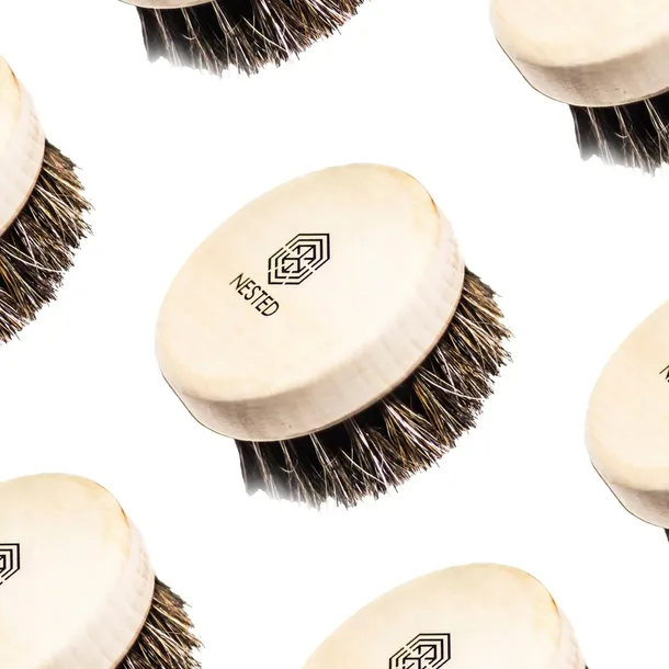 nested-delikatna-szczotka-do-masazu-biustu-i-dekoltu-produkt-nie-zawiera-alkoholu-aluminium-amoniaku-barwnikow-mydla-olejow-mineralnych-parabenow-parafiny-peg-siarczanow-silikonow-skladnikow-pochodzenia-zwierzecego-sles-sls-substancji-zapachowych