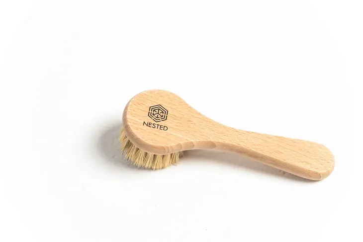 nested-szczoteczka-do-masazu-twarzy-kolor-dominujacy-bezowy-brazowy