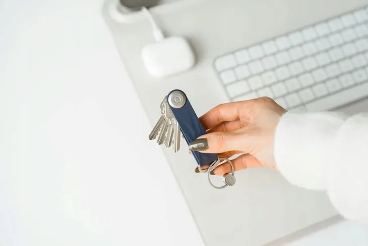 orbitkey-organizer-do-kluczy-active-midnight-blue-niebieski-material-dominujacy-guma
