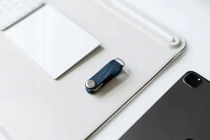 orbitkey-organizer-do-kluczy-active-midnight-blue-niebieski-rodzaj-na-klucze