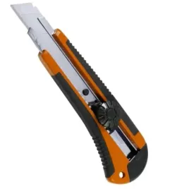 noz-z-ostrzem-lamanym-18mm-do-tapet-2-ostrza