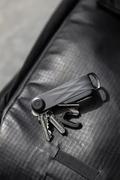 orbitkey-organizer-do-kluczy-active-graphite-grafitowy-wzor-dominujacy-logo