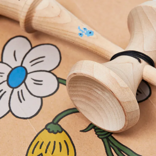 kendama-krom-x-jody-barton-flower-wysokosc-produktu-18-cm