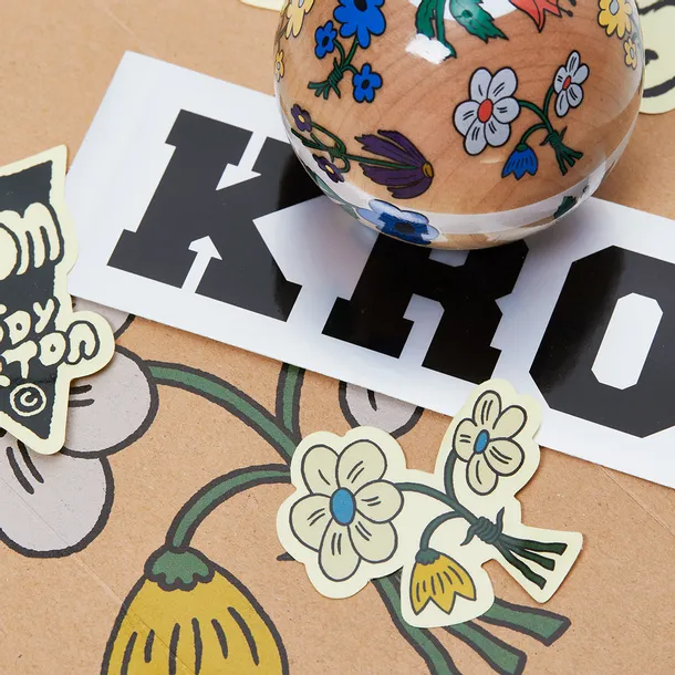 kendama-krom-x-jody-barton-flower-waga-z-opakowaniem-0-5-kg