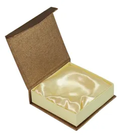 b140-gold-etui-na-medal-50-60-70-80mm-kolor-zloty-ecru