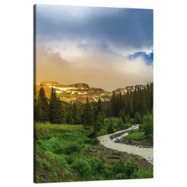 obraz-na-plotnie-sciezka-wsrod-gor-las-drzewa-slonce-80x120-cm