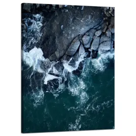 obraz-na-plotnie-natura-fale-morze-skalista-plaza-niebieska-woda-50x70