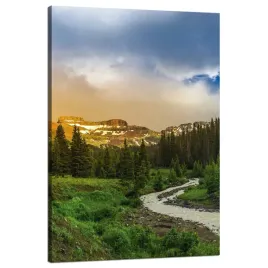 obraz-na-plotnie-sciezka-wsrod-gor-las-drzewa-slonce-80x120-cm