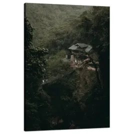 obraz-na-plotnie-natura-dom-w-gorach-80x120-cm-most-wiszacy-zielone-barwy