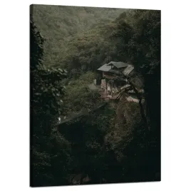 obraz-na-plotnie-natura-dom-w-gorach-50x70-cm-most-wiszacy-zielone-barwy
