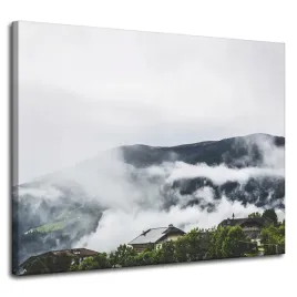 obraz-na-plotnie-natura-gory-we-mgle-100x80-cm-zabudowania-deszczowy-klimat
