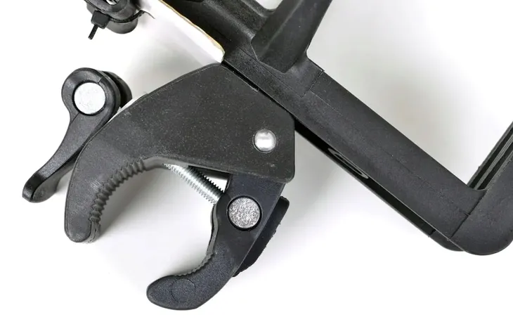 koszyk-na-bidon-profex-92730-czarny-material-dominujacy-tworzywo-sztuczne