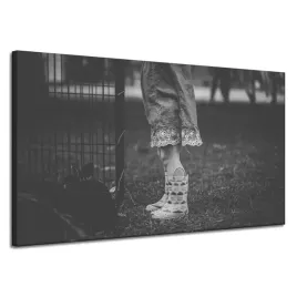 obraz-na-plotnie-czarno-biale-kalosze-120x70-cm-dziecinstwo-nostalgia-szary