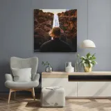 obraz-na-plotnie-ludzie-wodospad-gory-90x90-format-kwadratowy