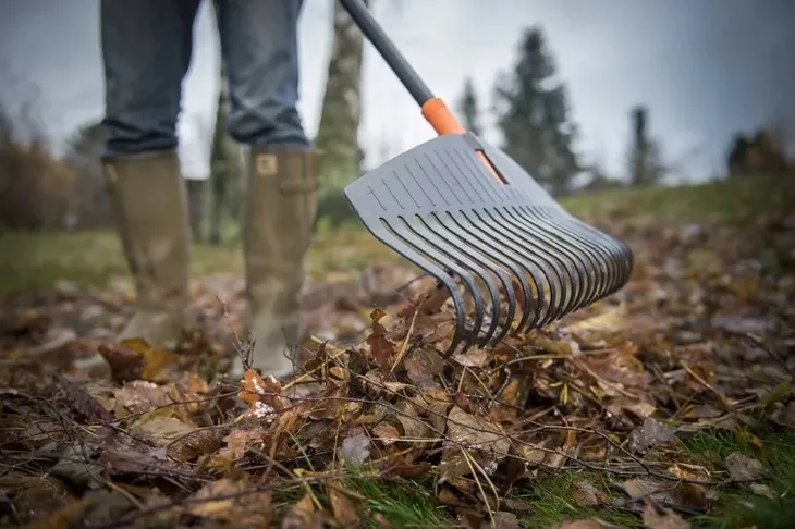 grabie-do-lisci-m-solid-fiskars-1063090-dlugosc-narzedzia-175-cm
