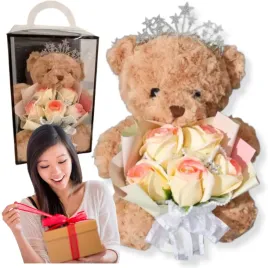 mis-z-bukietem-roz-pudelko-prezentowe-idealny-prezent-na-dzien-kobiet