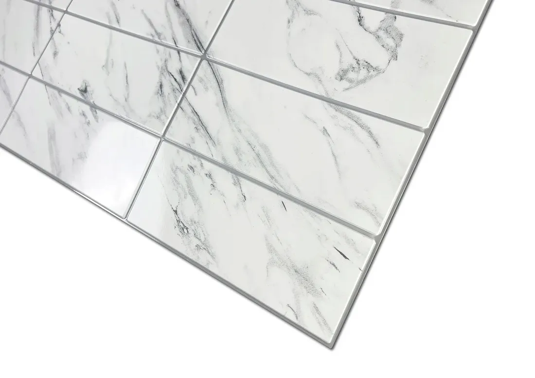 panele-scienne-pcv-marmur-bialy-imitacja-3d-plytki-scienne-pcv-white-marble-stan-nowy