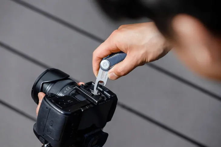orbitkey-multitool-do-organizera-na-klucze-v2-silver-srebrny-narzedzia-miarka-otwieracz-do-kapsli-pilnik-srubokret-krzyzakowy-srubokret-plaski