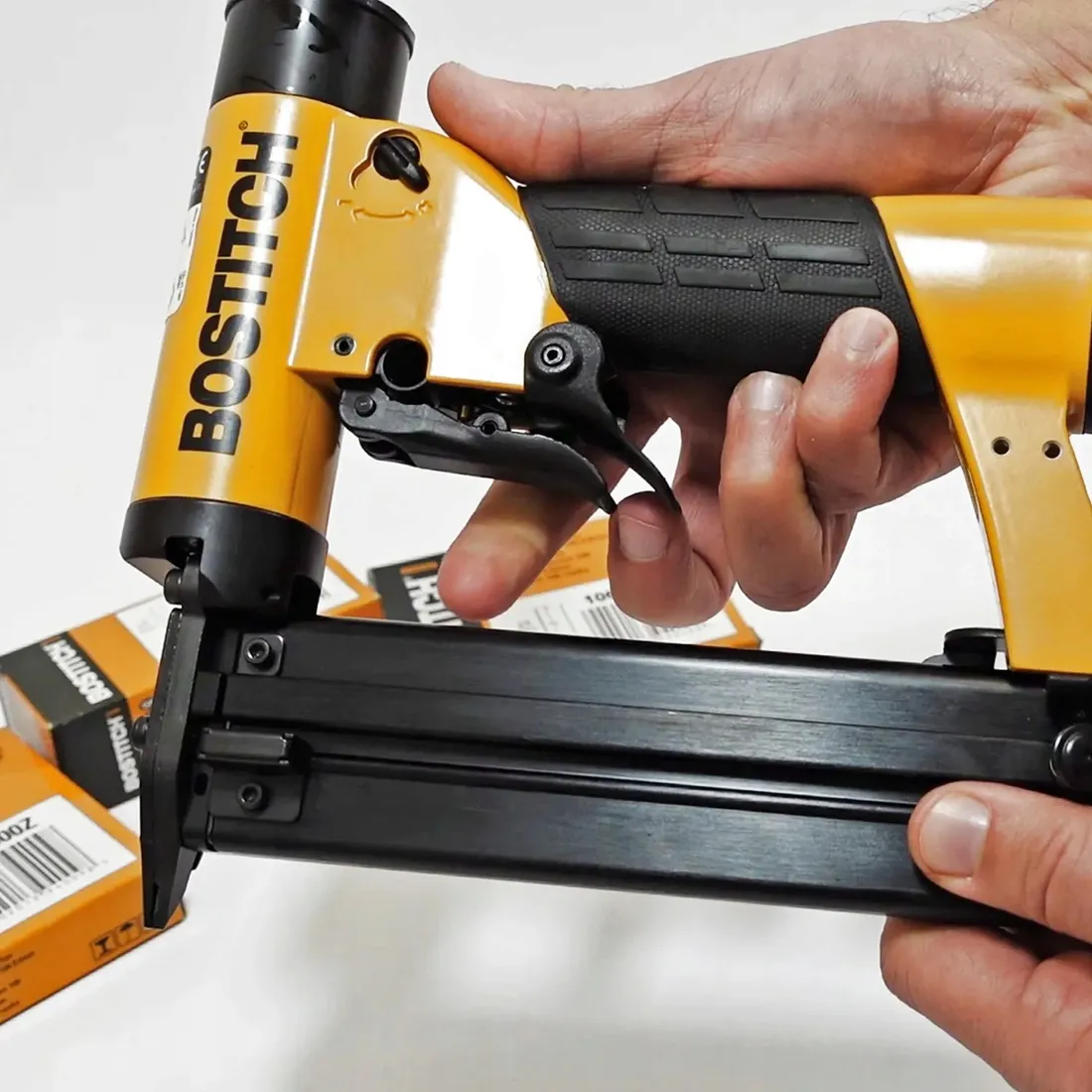 sztyfciarka-bostitch-tu-216-2330k-e