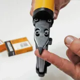 sztyfciarka-bostitch-tu-216-2330k-e-zasilanie-pneumatyczne