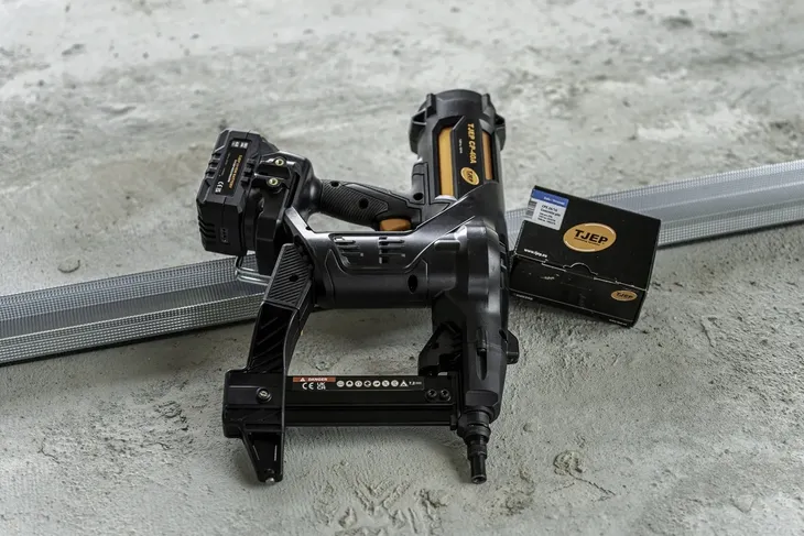 gwozdziarka-akumulatorowa-do-betonu-tjep-cp-40a-stan-nowy