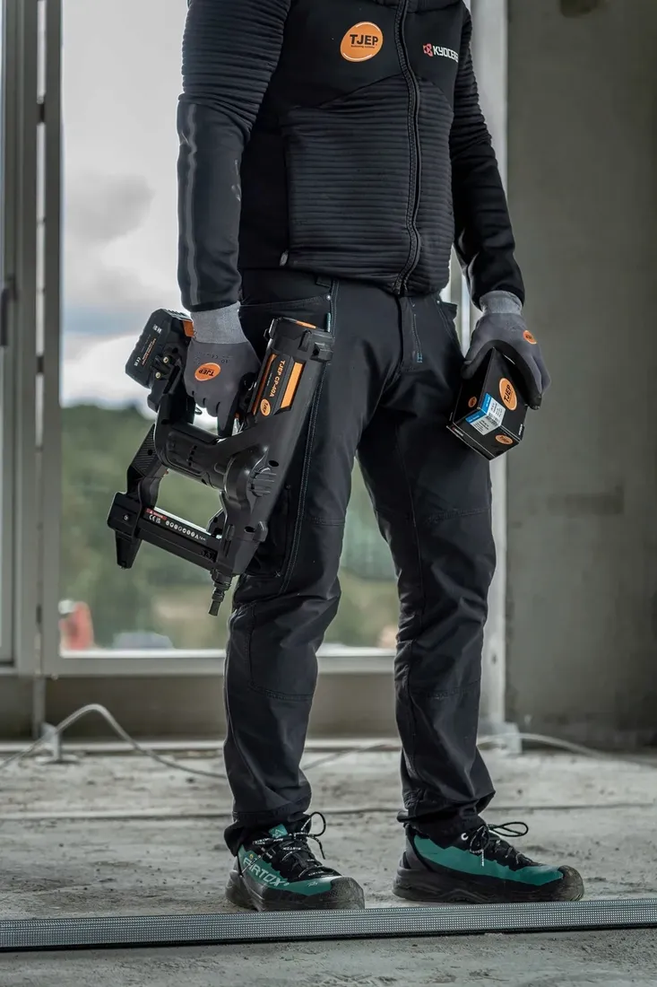 gwozdziarka-akumulatorowa-do-betonu-tjep-cp-40a-waga-z-opakowaniem-6-kg