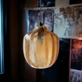 lampa-wiszaca-szklana-chevron-zlota-bursztynowa