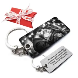 prezent-na-walentynki-dla-niego-dla-niej-brelok-do-kluczy-grawer-zdjecia