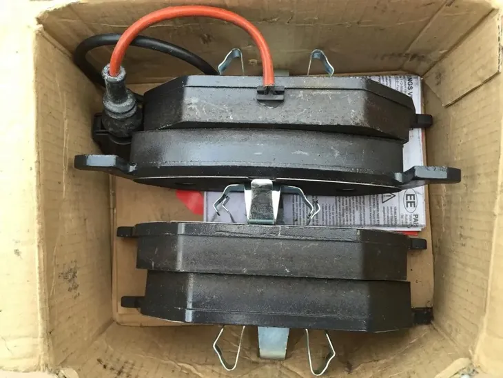 trw-gdb-1386-klocki-ham-przod-stan-nowy-numer-katalogowy-oryginalu-audi-1j0-698-151-d