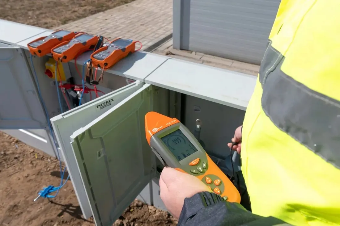 sonel-lokalizator-przewodow-i-kabli-zestaw-do-pracy-4-nadajnikowej