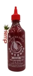 flying-goose-sos-sriracha-chili-ostry-z-konopiami-455-ml