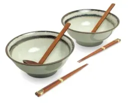 japonski-zestaw-misek-do-ramenu-z-paleczkami-i-lyzkami-wasabi
