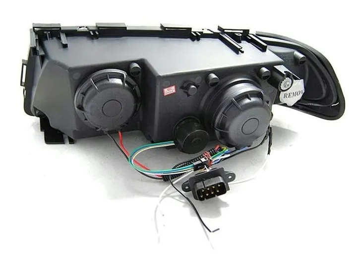 lampy-reflektory-bmw-e38-94-01-ringi-3d-led-chrome-jakosc-czesci-zgodnie-z-gvo-p-zamiennik-o-jakosci-porownywalnej-do-oryginalu