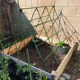 stelaz-podpora-siatka-do-ogorkow-dla-pomidorow-150cm-tyczka-palik-podpora