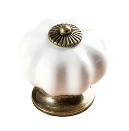 galka-meblowa-porcelana-dynia-biala-retro