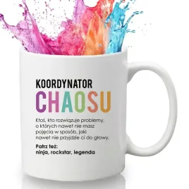 kubek-bialy-330ml-na-prezent-urodziny-imieniny-smieszny-koordynator-chaosu