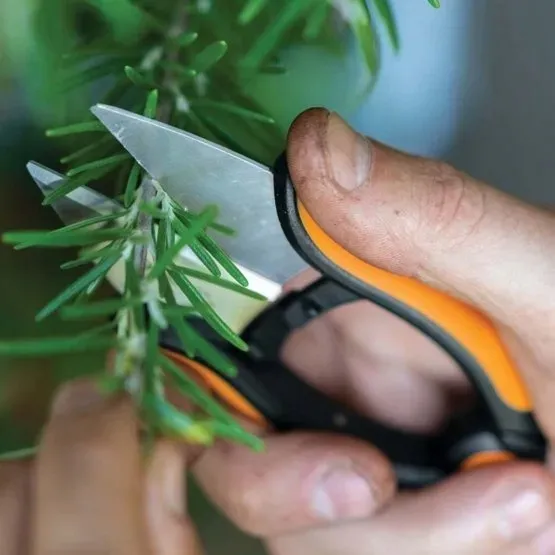nozyce-do-ziol-fiskars-solid-sp220