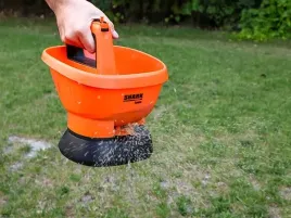 siewnik-akumulatorowy-na-baterie-do-nawozu-soli-trawy-27l-automatyczny