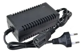 ladowarka-do-elektryczny-opryskiwacz-akumulatorowy