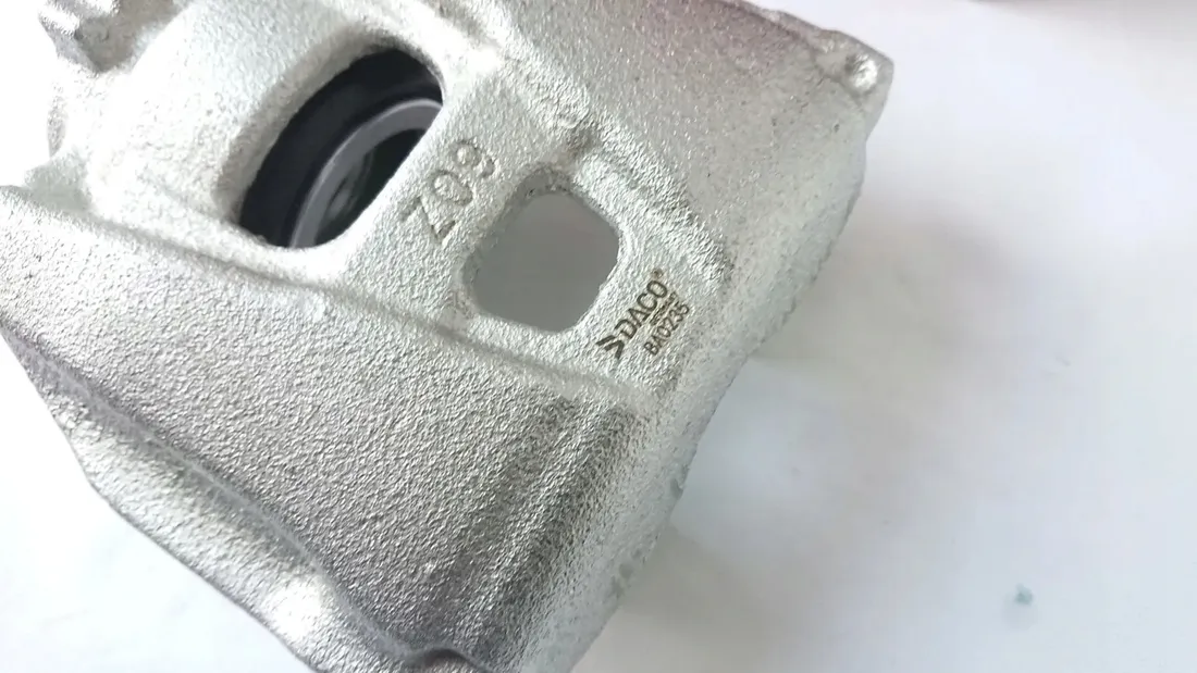 zacisk-hamulca-daco-prawy-przod-audi-a4-b8