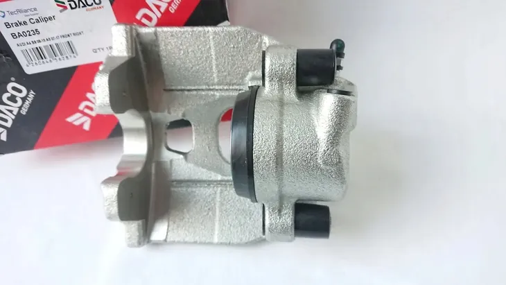 zacisk-hamulca-daco-prawy-przod-audi-a4-b8-jakosc-czesci-zgodnie-z-gvo-q-oryginal-z-logo-producenta-czesci-oem-oes