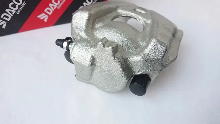 zacisk-hamulca-daco-prawy-przod-audi-a4-b8-srednica-tloczka-57-mm