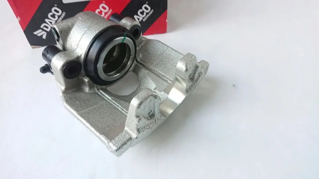 zacisk-hamulca-daco-prawy-przod-audi-a4-b8